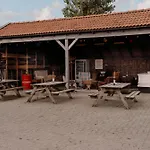 De Tulpenweide Lege Kampeerplaats, Lege Plaats Op Het Gras Zonder Bed Camping