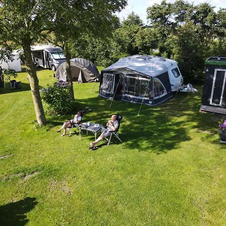 De Tulpenweide Lege Kampeerplaats, Lege Plaats Op Het Gras Zonder Bed