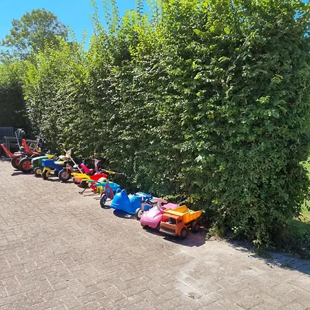 De Tulpenweide Lege Kampeerplaats, Lege Plaats Op Het Gras Zonder Bed אתר קמפינג Breezand