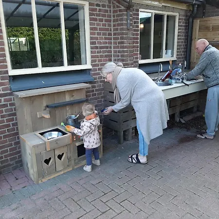 De Tulpenweide Lege Kampeerplaats, Lege Plaats Op Het Gras Zonder Bed Camping