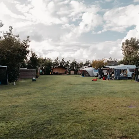 Camping De Tulpenweide Lege Kampeerplaats, Lege Plaats Op Het Gras Zonder Bed Breezand (North Holland)
