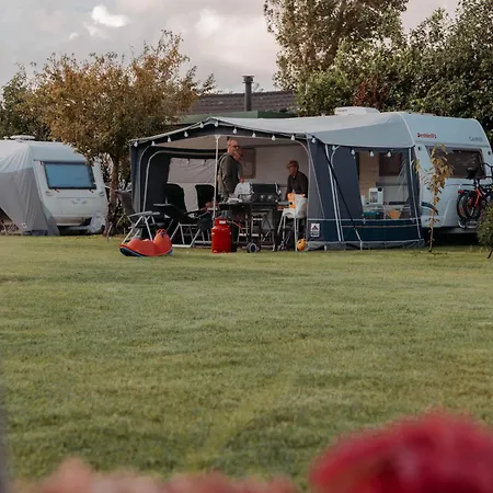 De Tulpenweide Lege Kampeerplaats, Lege Plaats Op Het Gras Zonder Bed Camping