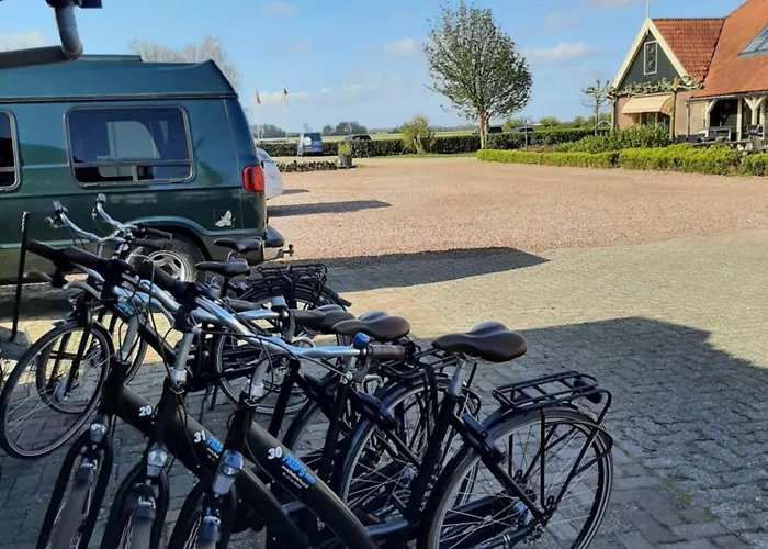 De Tulpenweide Lege Kampeerplaats, Lege Plaats Op Het Gras Zonder Bed Kamp alanı Breezand