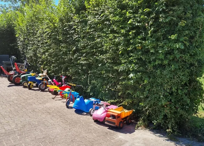 De Tulpenweide Lege Kampeerplaats, Lege Plaats Op Het Gras Zonder Bed Kamp alanı Breezand